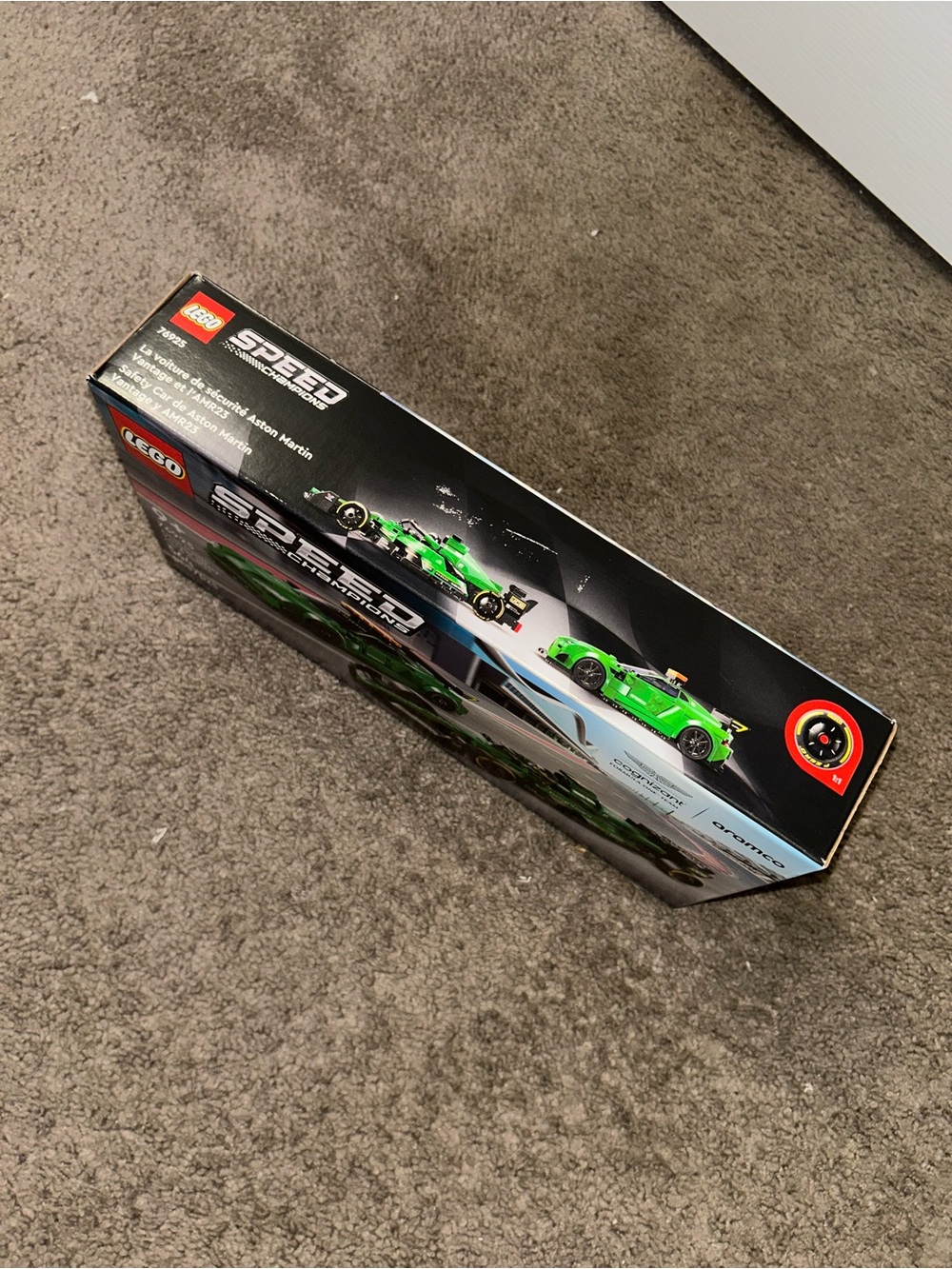 Lego Speed Champions Aston Martin Race & Safety Cars - Picture 5 of 6